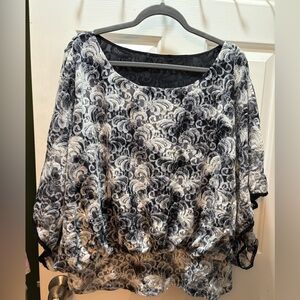 Plus size women’s 2x Elegant Black and White Top